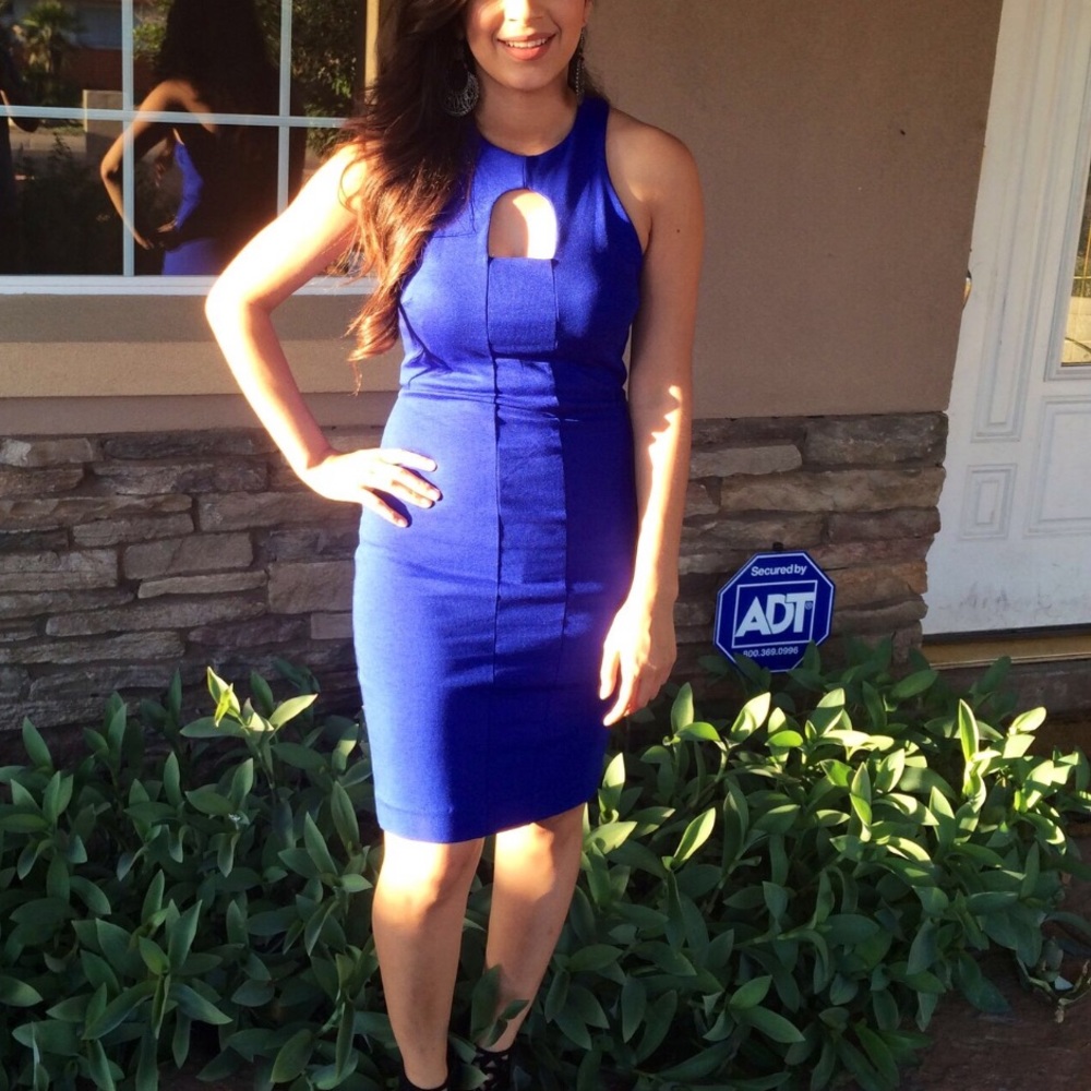 WINDSOR Royal blue dress with small cutout